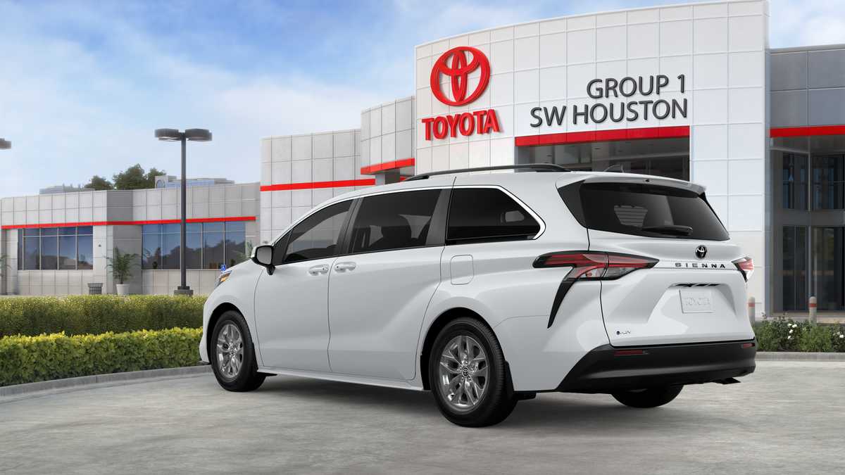 2026 Toyota Sienna photo 23 of 37
