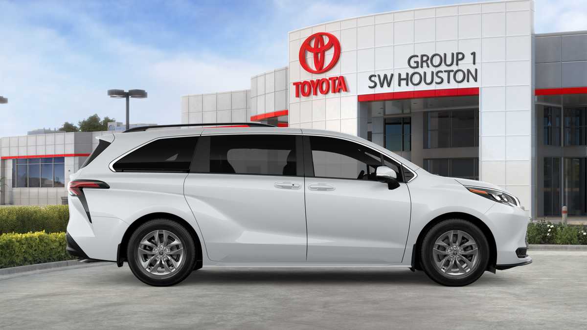 2026 Toyota Sienna photo 28 of 37