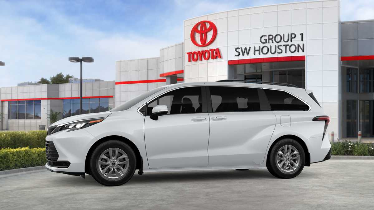 2026 Toyota Sienna photo 22 of 37