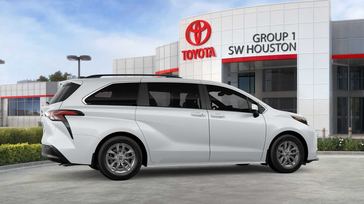 2026 Toyota Sienna photo 27 of 37