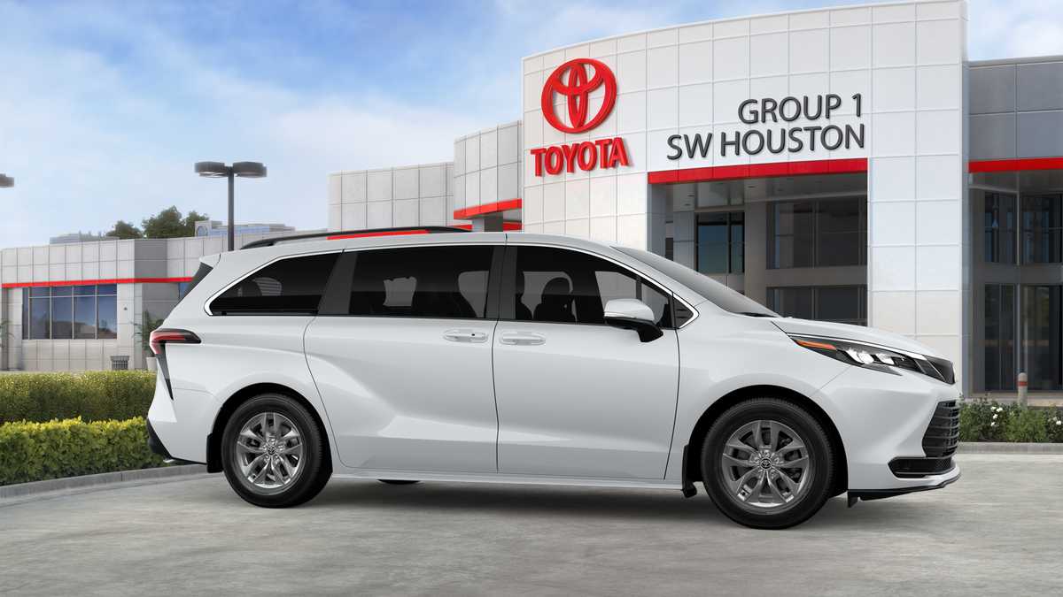 2026 Toyota Sienna photo 29 of 37