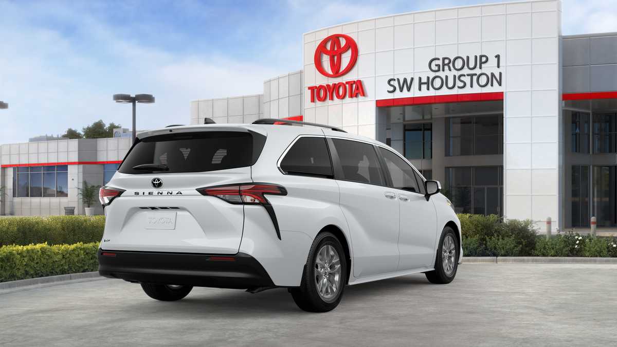 2026 Toyota Sienna photo 25 of 37