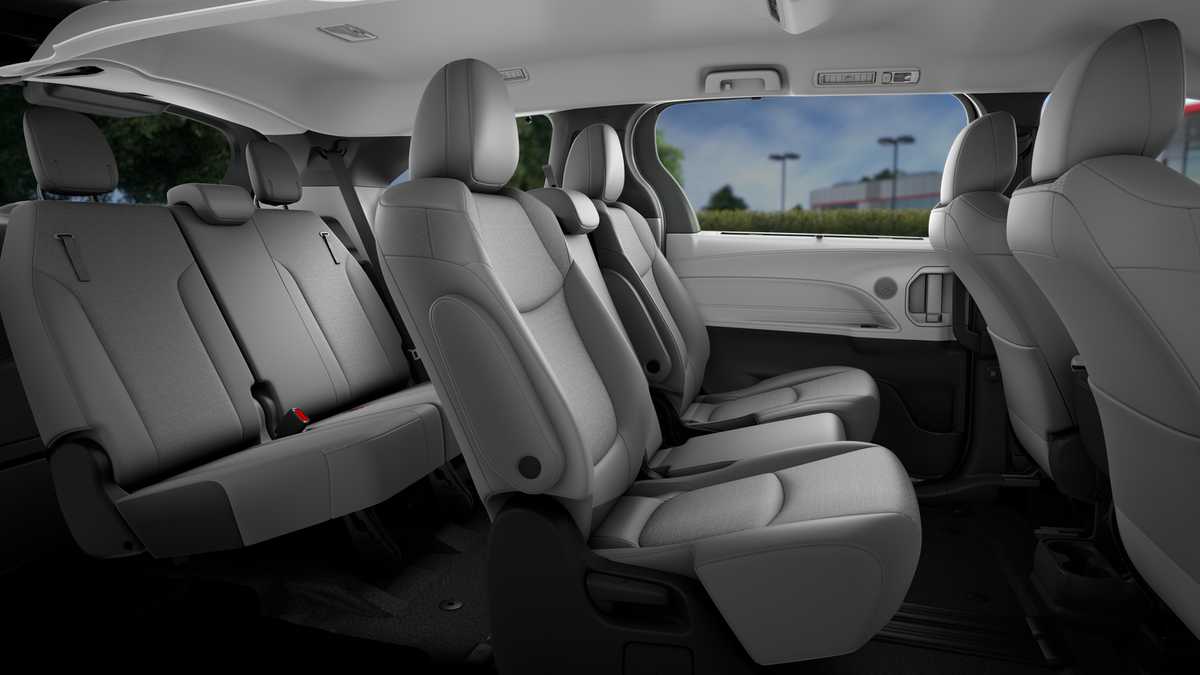 2026 Toyota Sienna photo 36 of 37