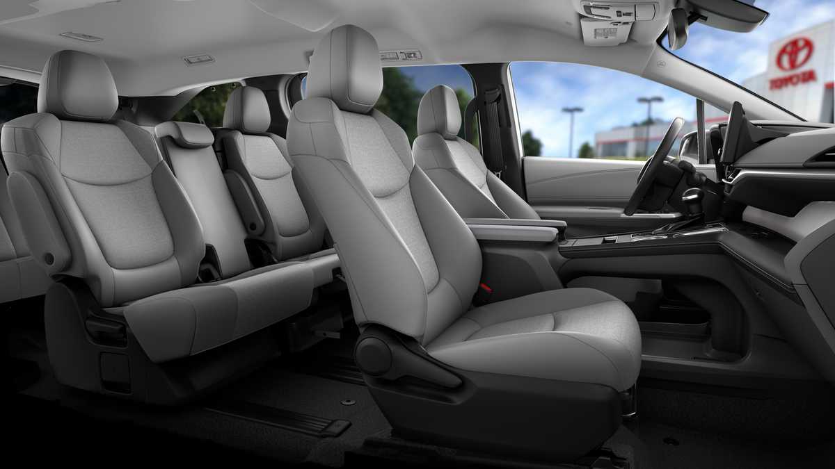 2026 Toyota Sienna photo 35 of 37