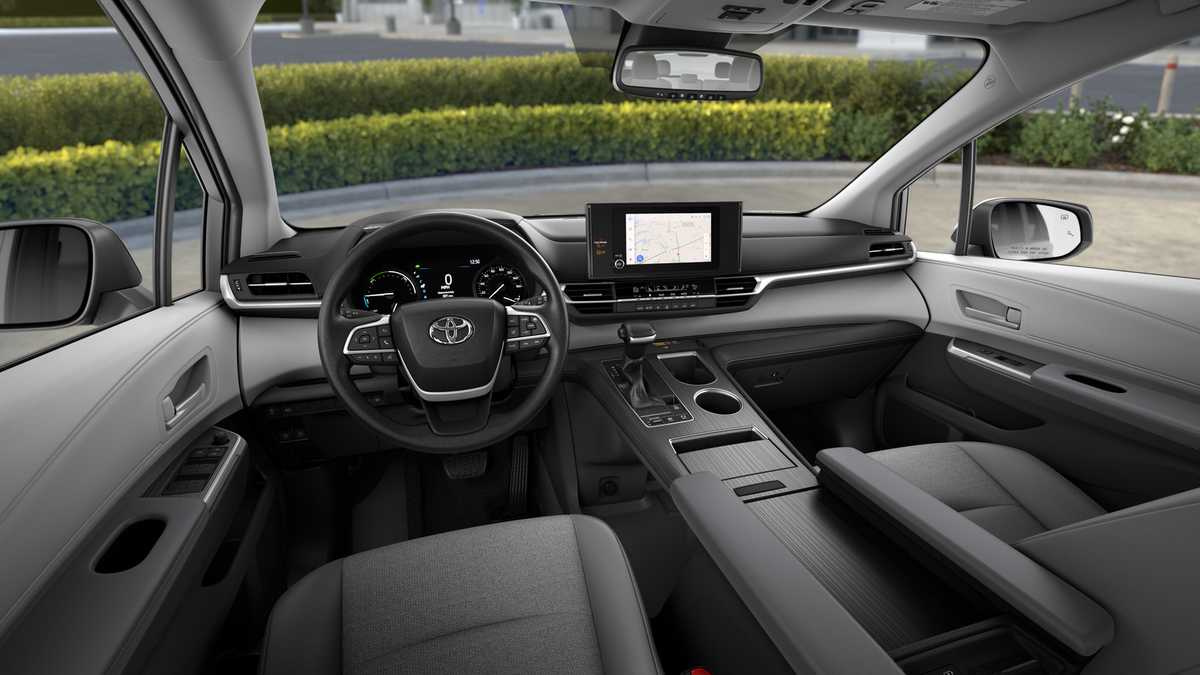 2026 Toyota Sienna photo 34 of 37