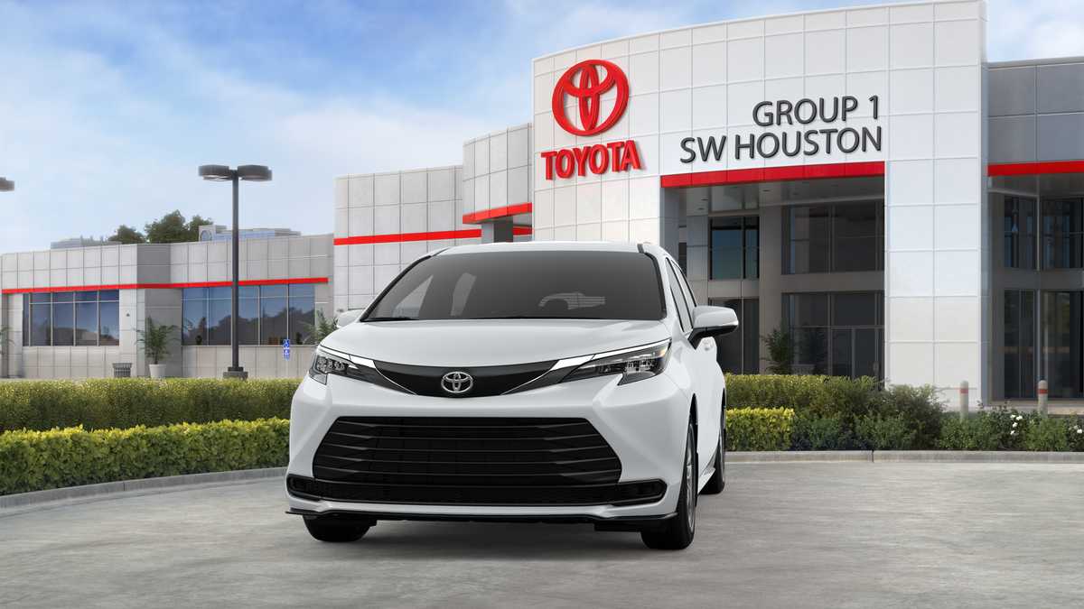 2026 Toyota Sienna photo 33 of 37