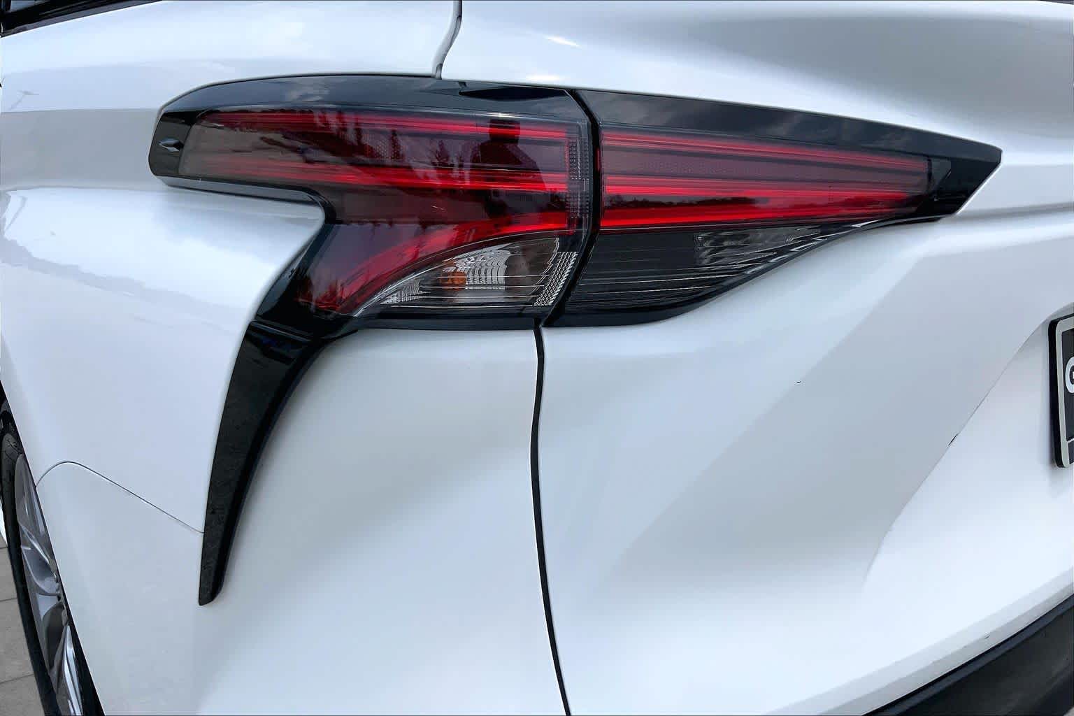 2021 Toyota Sienna LE Super White at AutoNation USA Katy