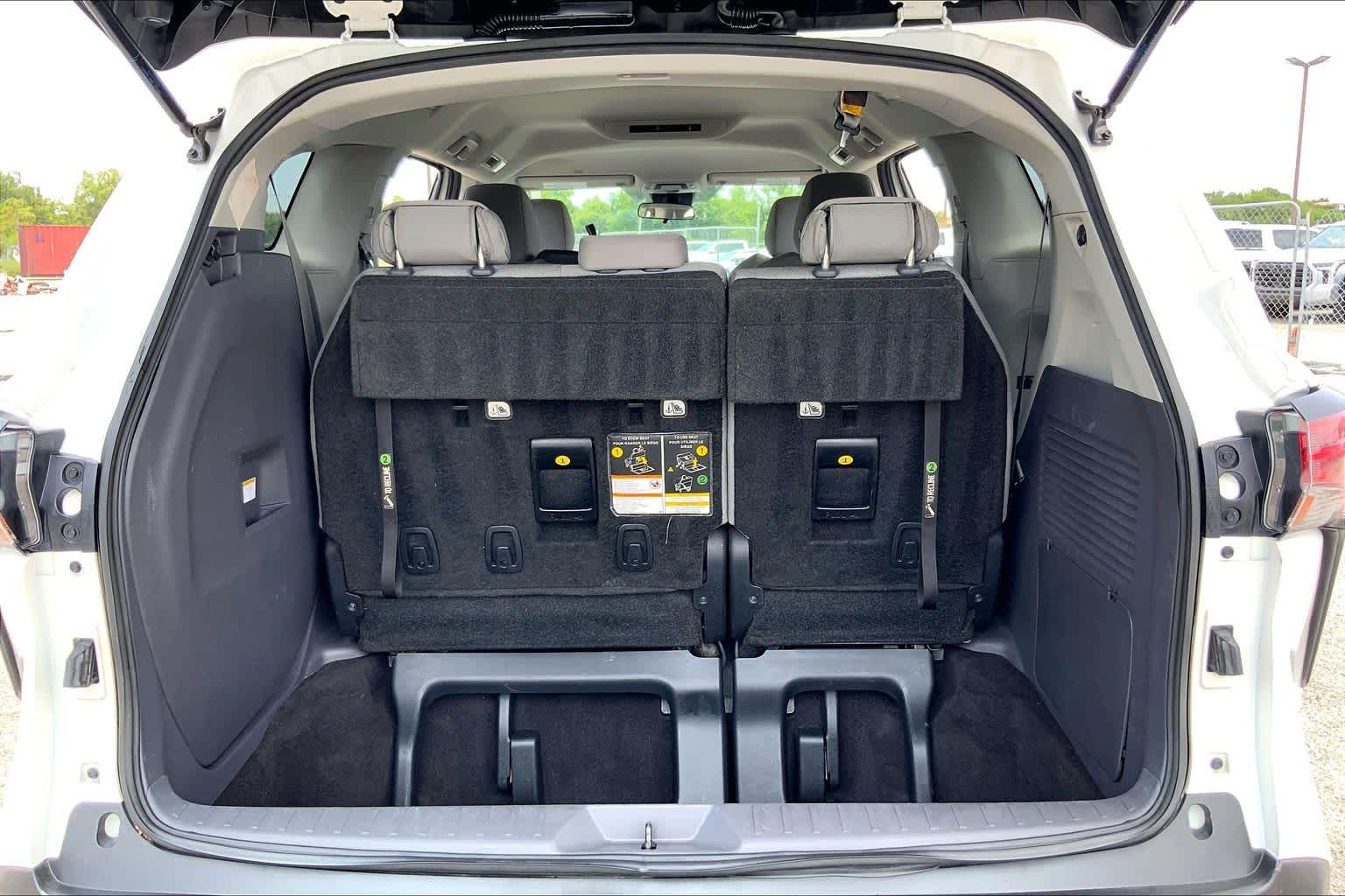 2021 Toyota Sienna LE Super White at AutoNation USA Katy