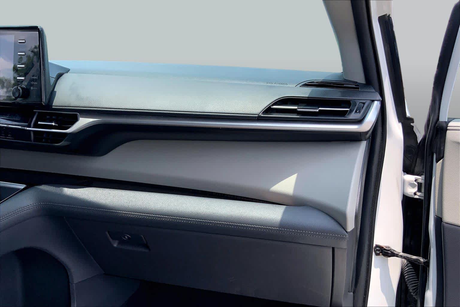 2021 Toyota Sienna LE Super White at AutoNation USA Katy