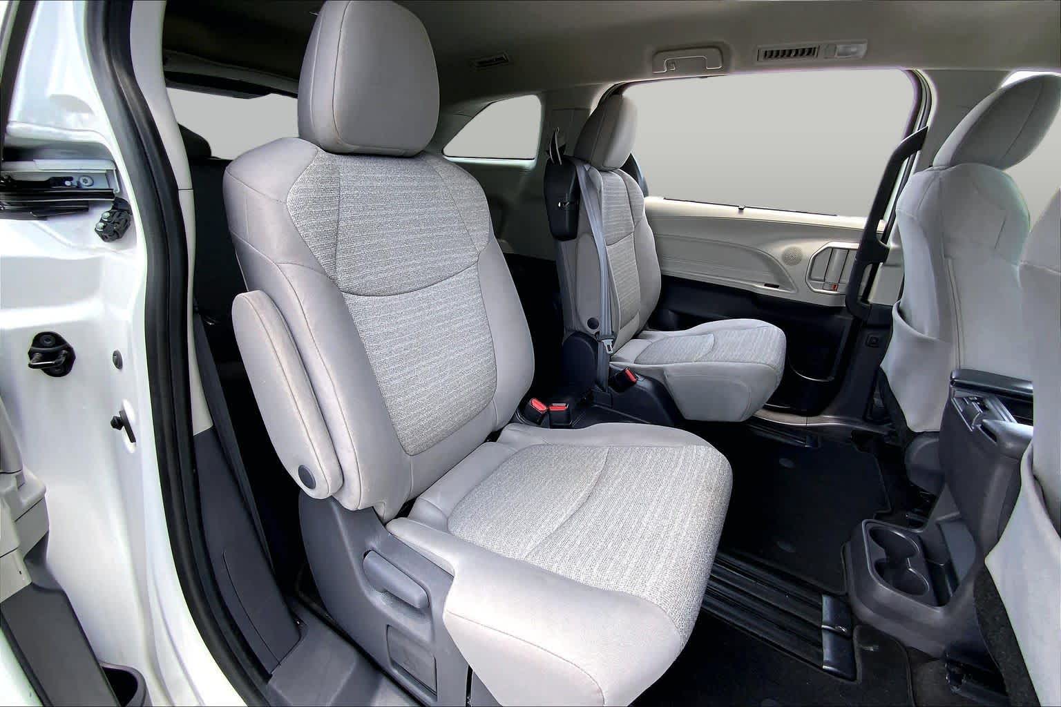 2021 Toyota Sienna LE Super White at AutoNation USA Katy