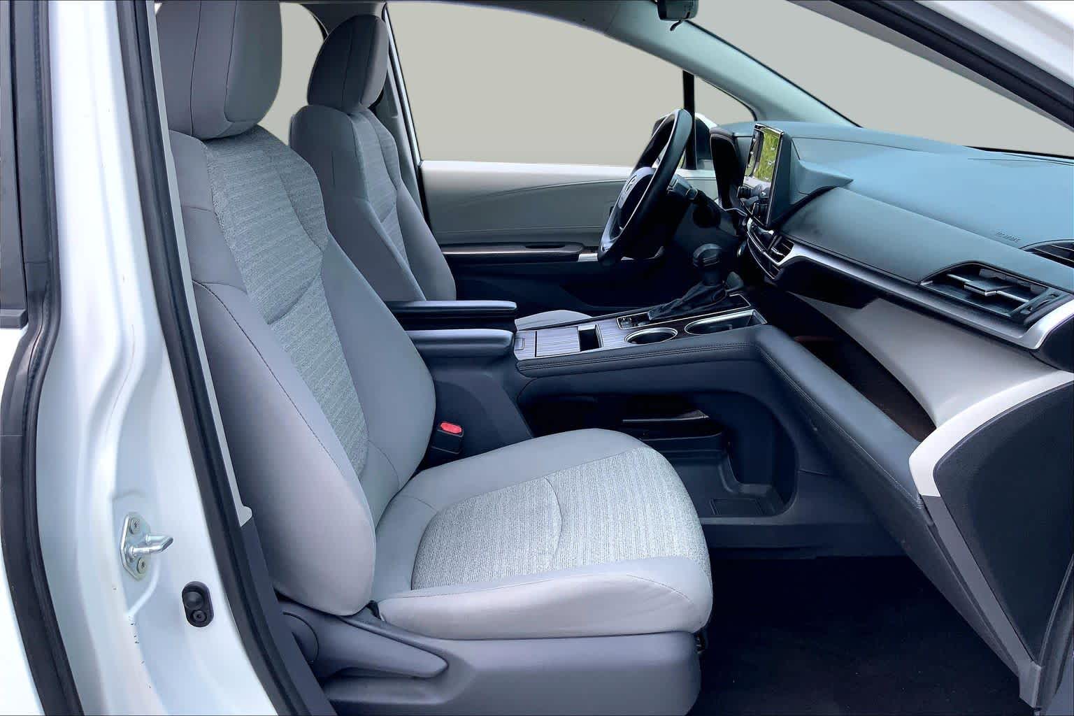 2021 Toyota Sienna LE Super White at AutoNation USA Katy