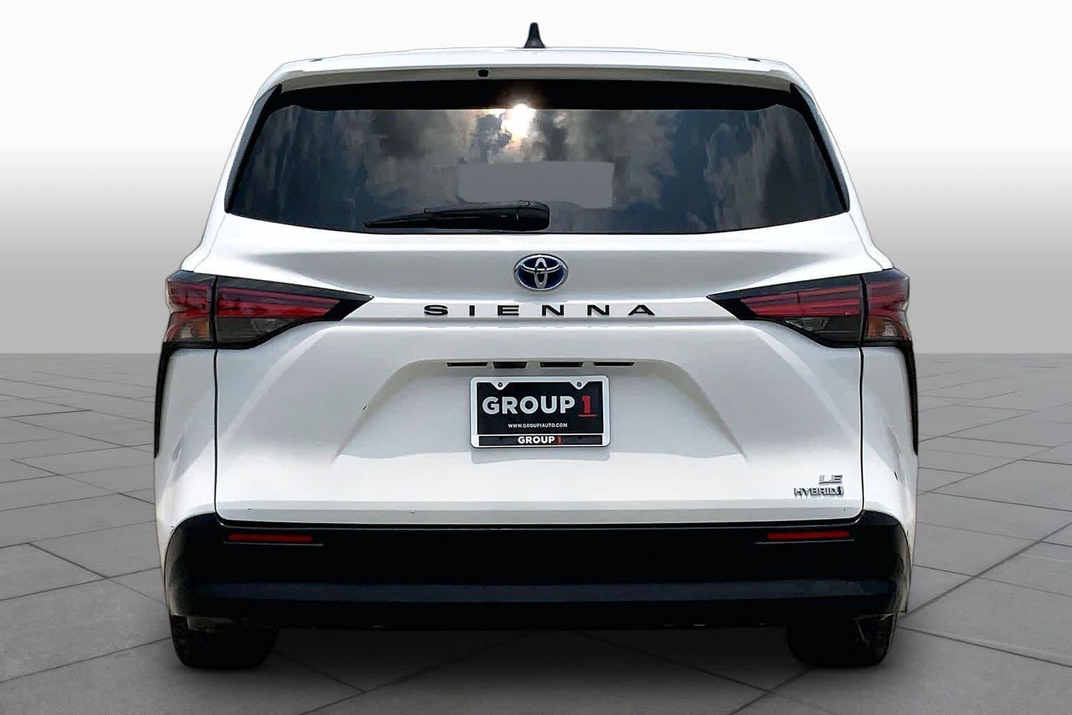 2021 Toyota Sienna LE Super White at AutoNation USA Katy