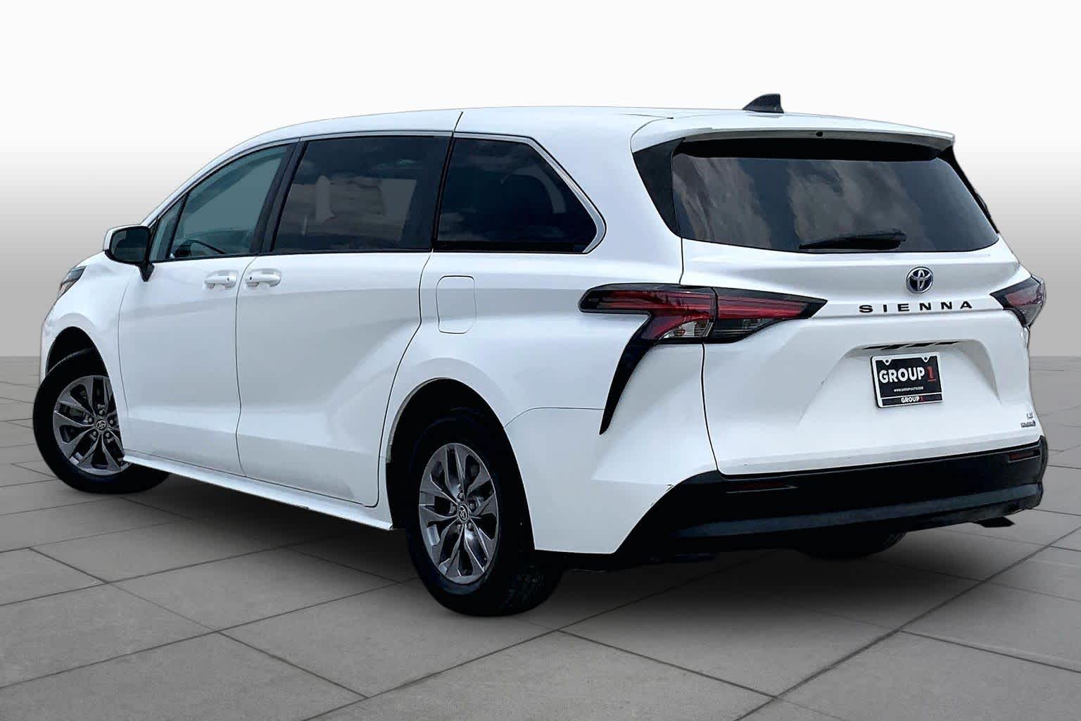 2021 Toyota Sienna LE Super White at AutoNation USA Katy