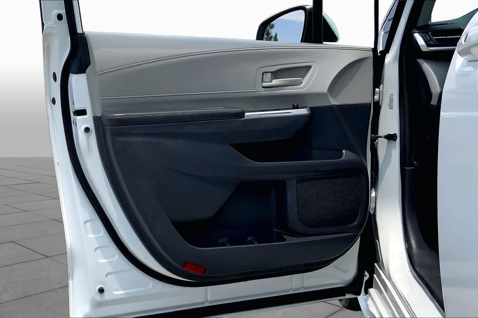 2021 Toyota Sienna LE Super White at AutoNation USA Katy