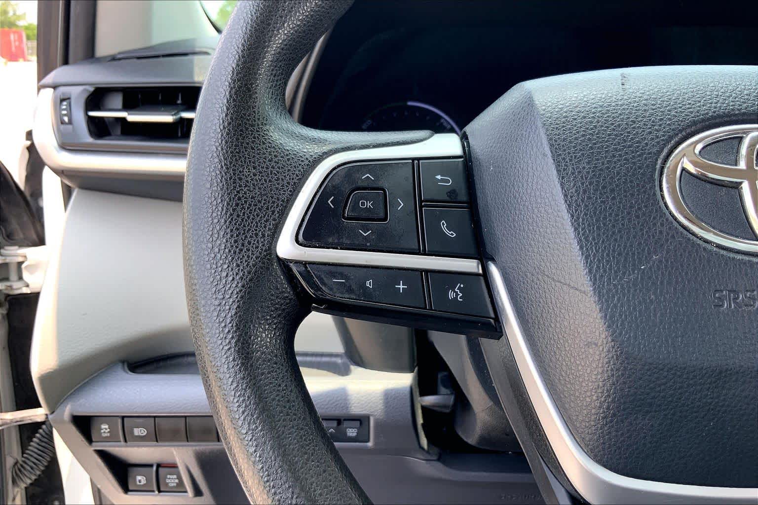 2021 Toyota Sienna LE Super White at AutoNation USA Katy