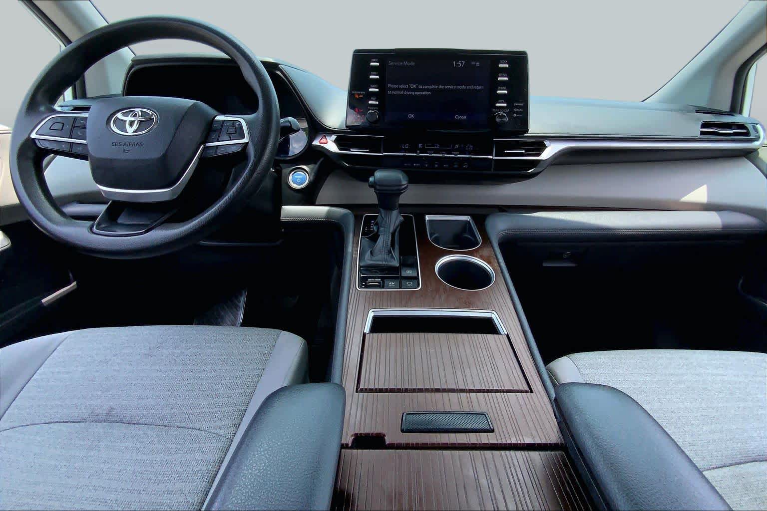 2021 Toyota Sienna LE Super White at AutoNation USA Katy