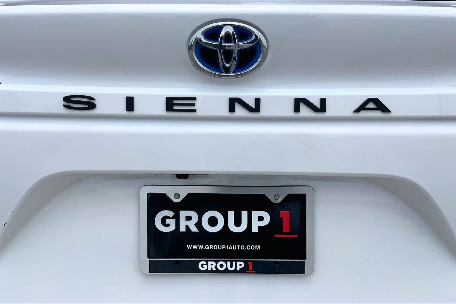 2021 Toyota Sienna LE Super White at AutoNation USA Katy