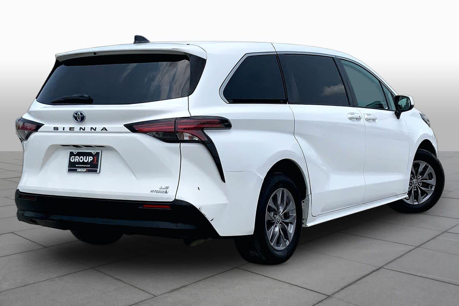 2021 Toyota Sienna LE Super White at AutoNation USA Katy