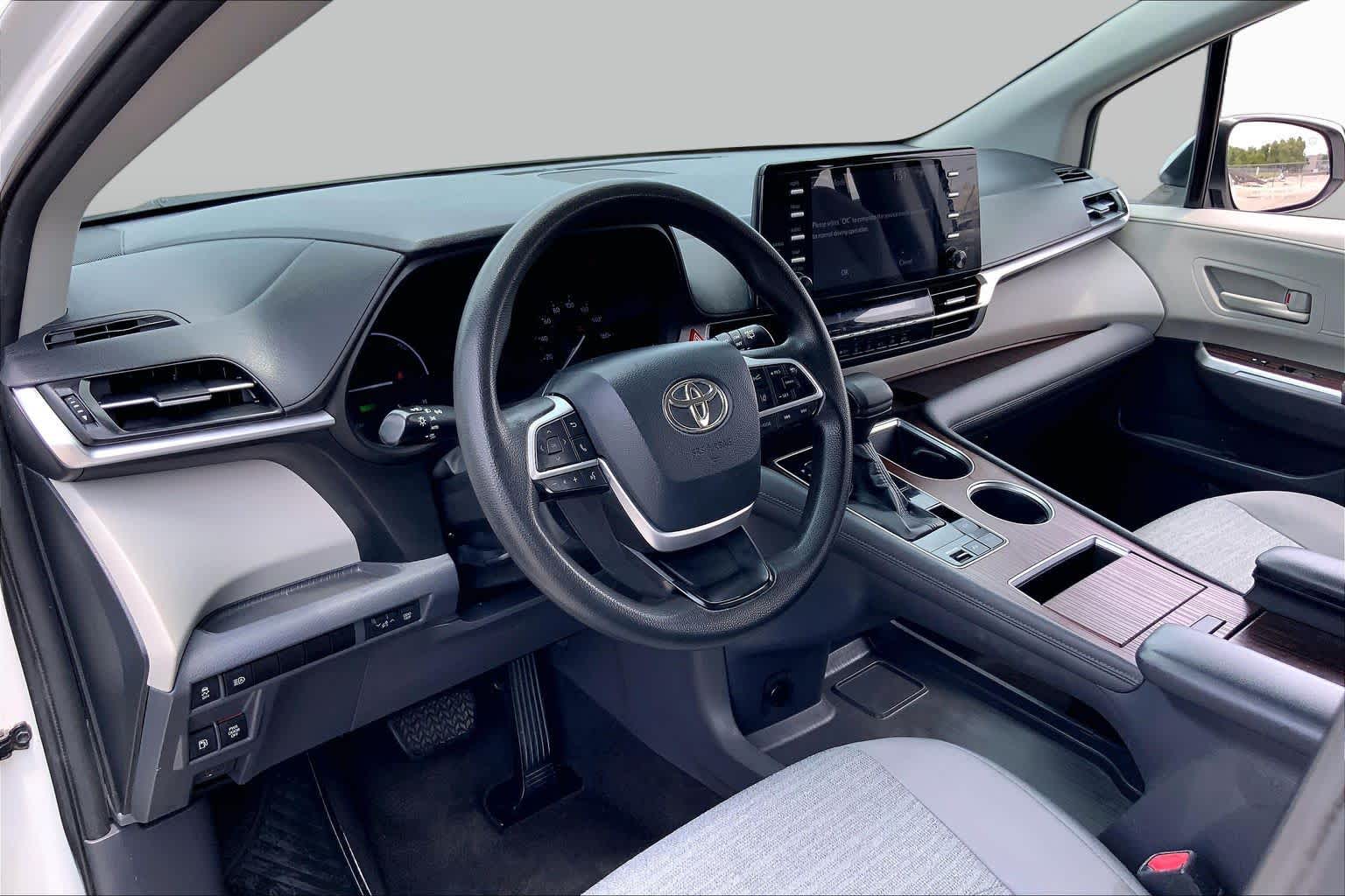 2021 Toyota Sienna LE Super White at AutoNation USA Katy