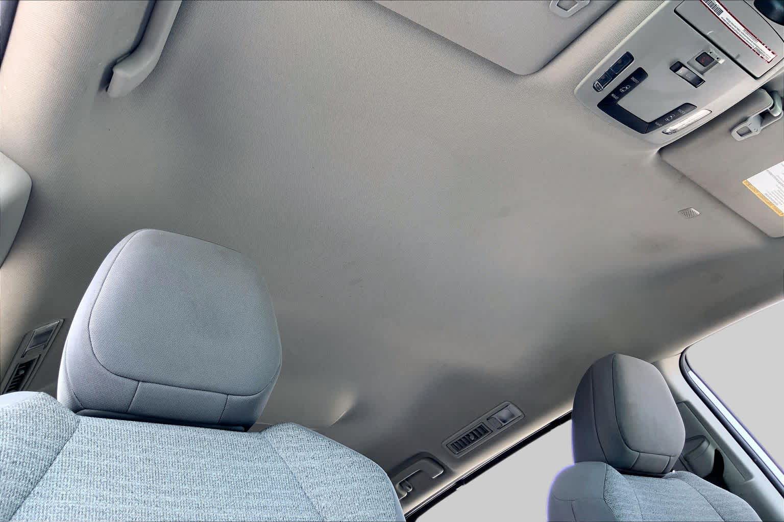 2021 Toyota Sienna LE Super White at AutoNation USA Katy