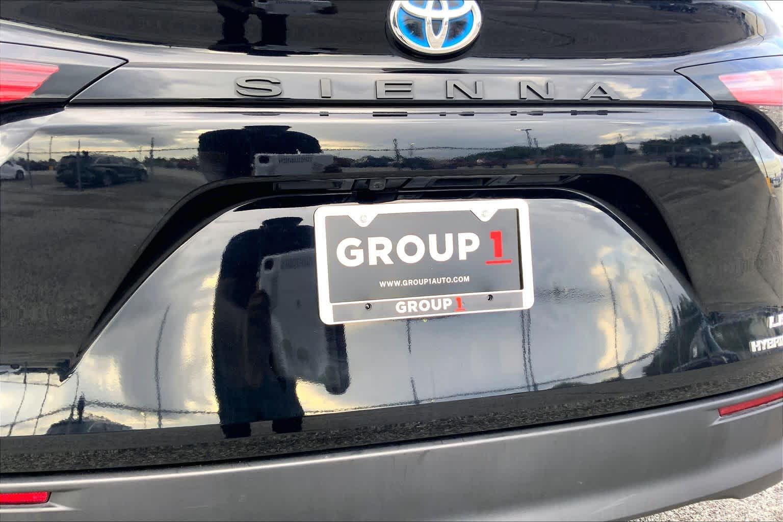 2022 Toyota Sienna LE Midnight Black Metallic at Ron Craft Chevrolet Cadillac