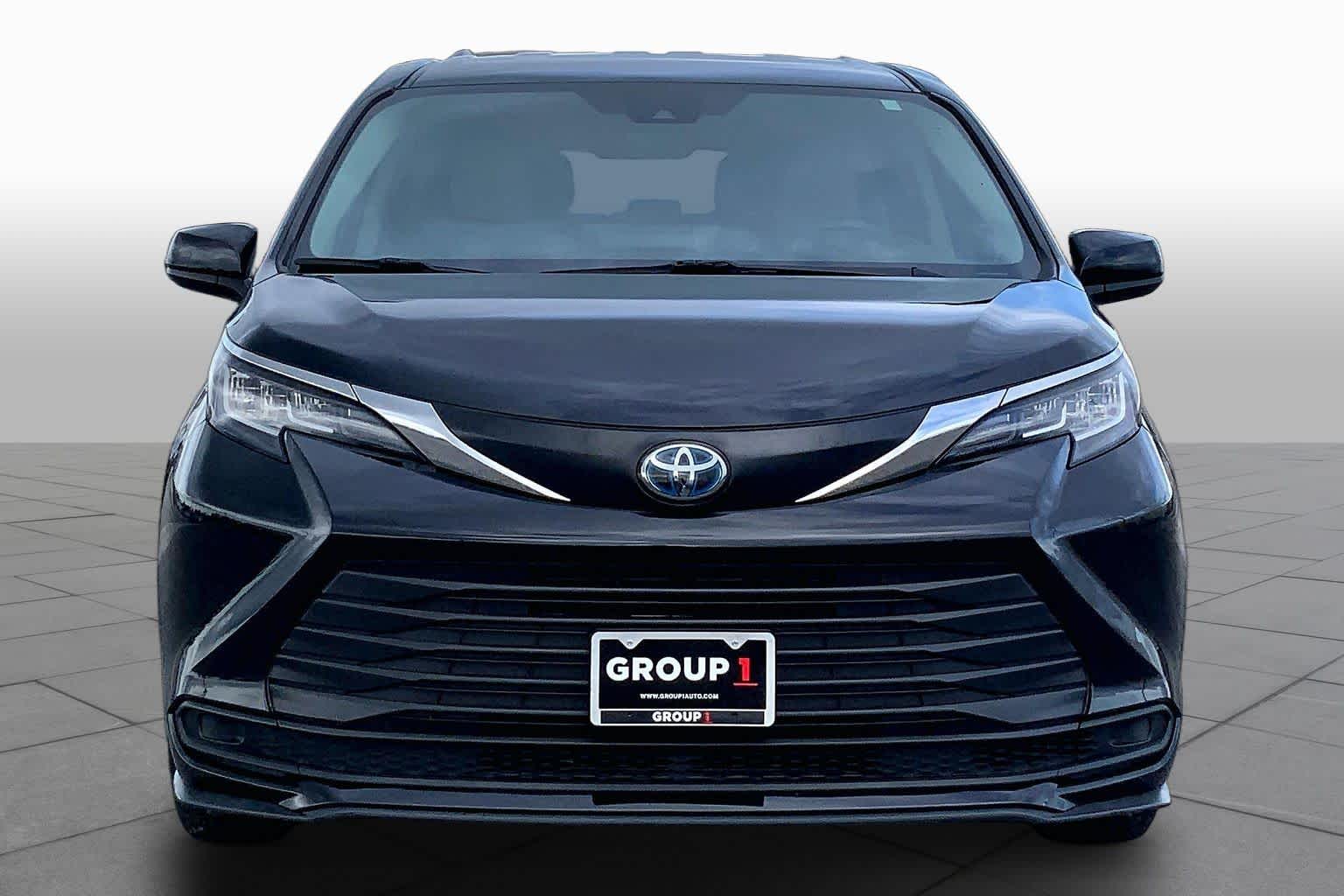 2022 Toyota Sienna LE Midnight Black Metallic at Ron Craft Chevrolet Cadillac