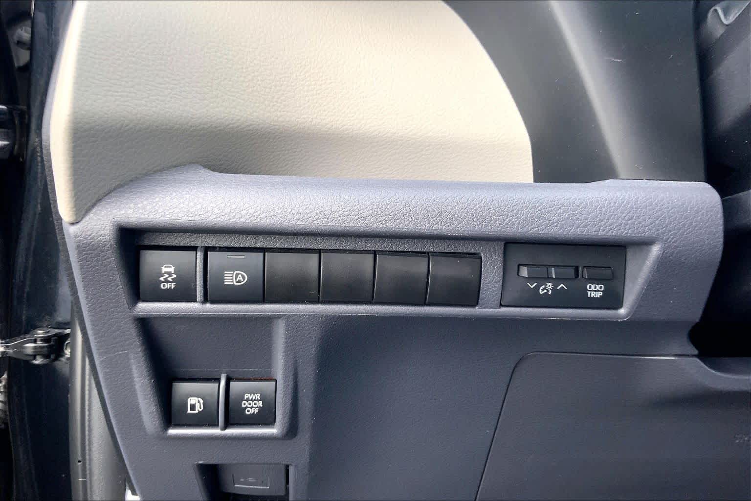 2022 Toyota Sienna LE Midnight Black Metallic at Ron Craft Chevrolet Cadillac