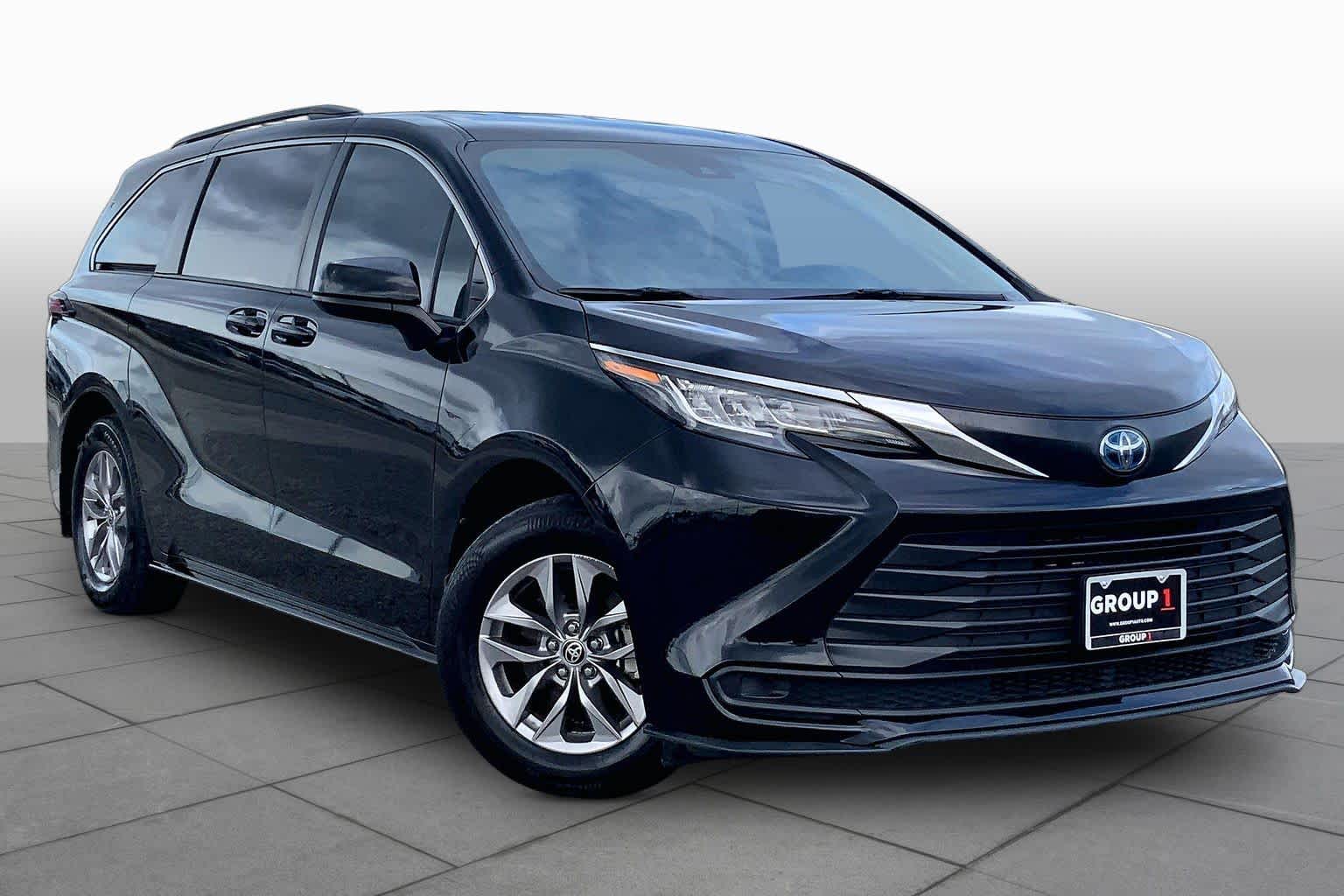 2022 Toyota Sienna LE Midnight Black Metallic at Ron Craft Chevrolet Cadillac