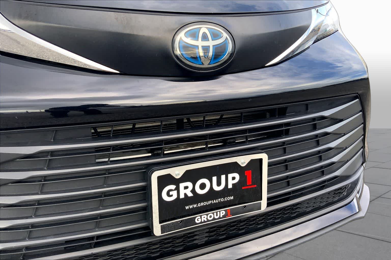 2022 Toyota Sienna LE Midnight Black Metallic at Ron Craft Chevrolet Cadillac