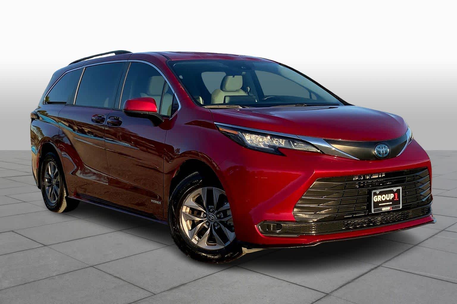 2021 Toyota Sienna LE Ruby Flare Pearl at Group 1 Toyota Southwest