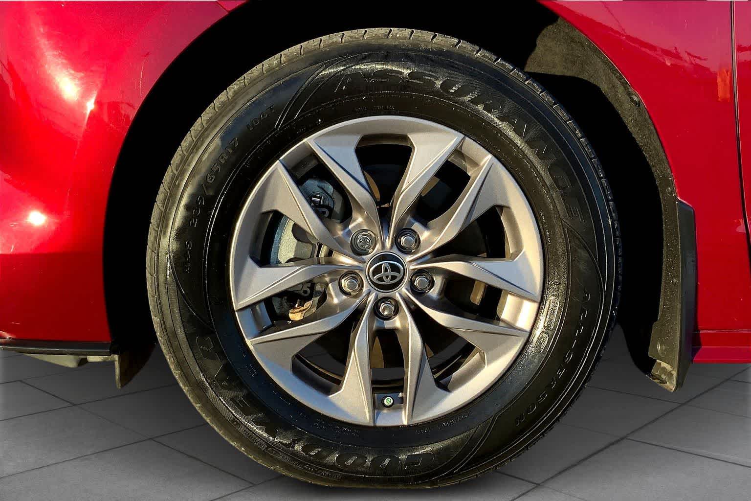 2021 Toyota Sienna LE Ruby Flare Pearl at Group 1 Toyota Southwest