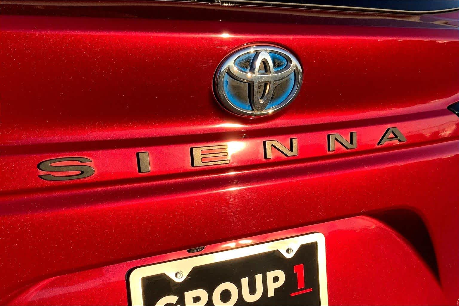 2021 Toyota Sienna LE Ruby Flare Pearl at Group 1 Toyota Southwest