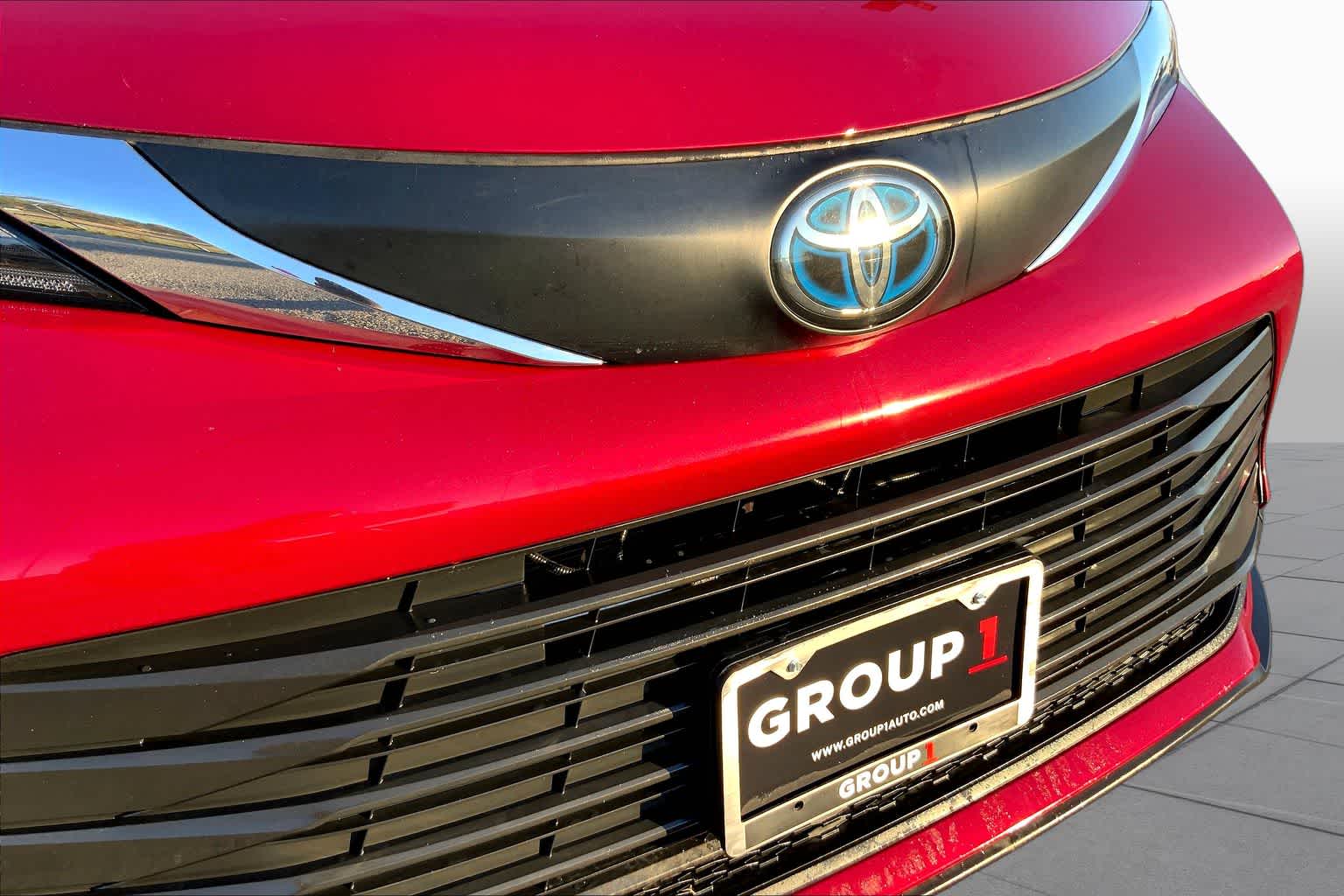 2021 Toyota Sienna LE Ruby Flare Pearl at Group 1 Toyota Southwest