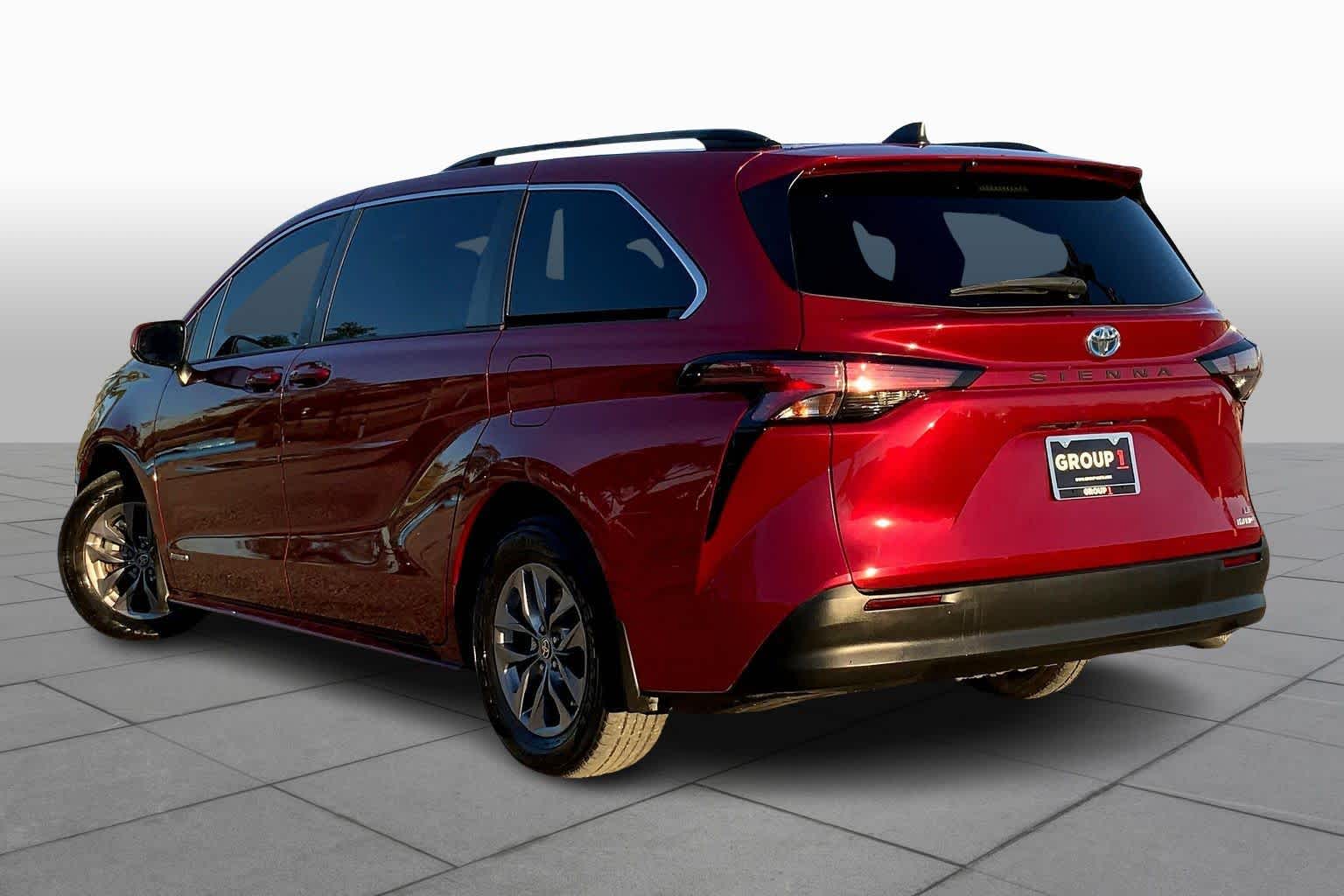 2021 Toyota Sienna LE Ruby Flare Pearl at Group 1 Toyota Southwest