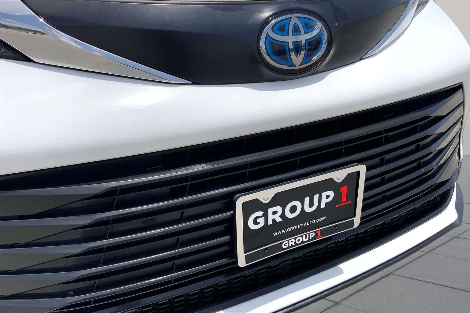 2023 Toyota Sienna LE Ice Cap at AutoNation USA Katy