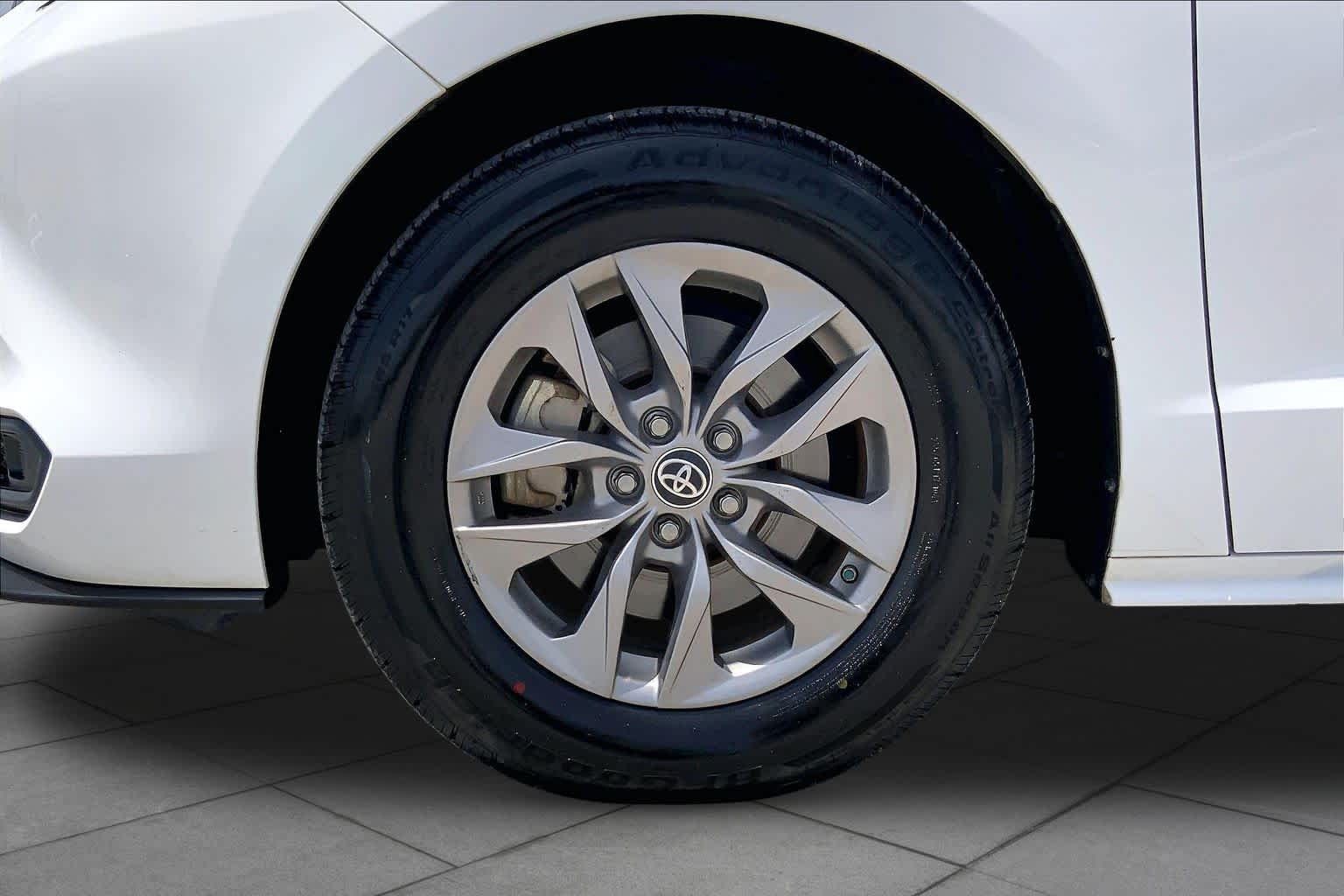 2023 Toyota Sienna LE Ice Cap at AutoNation USA Katy