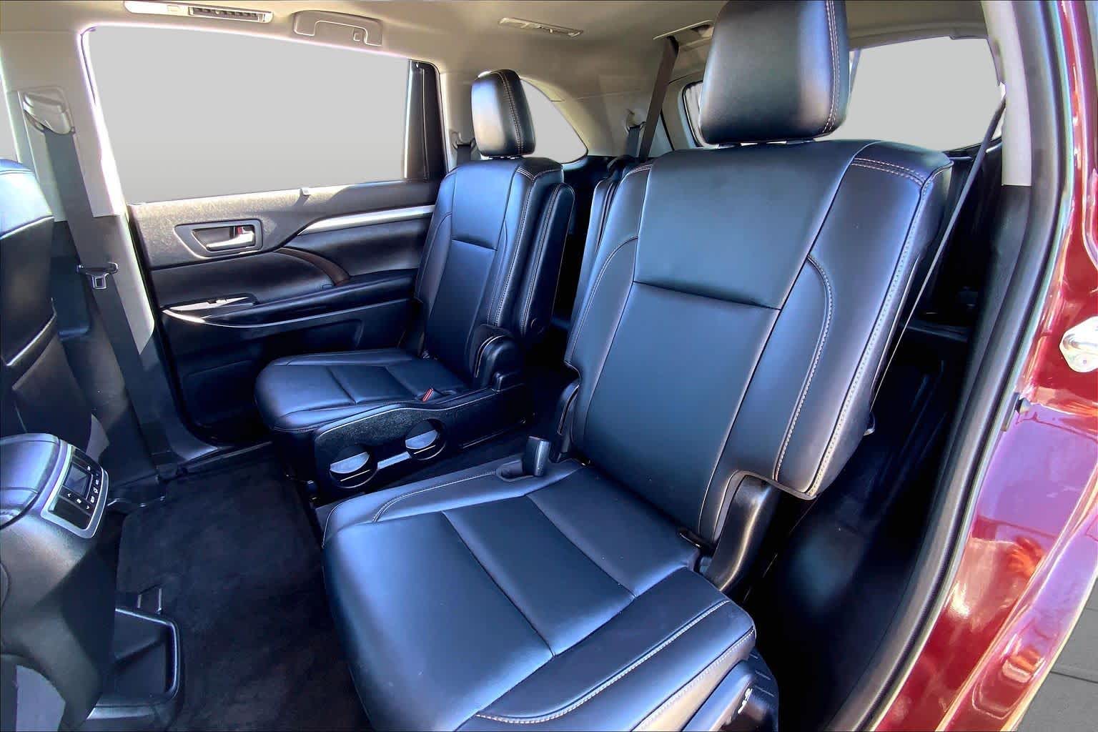 2019 Toyota Highlander photo 20 of 36