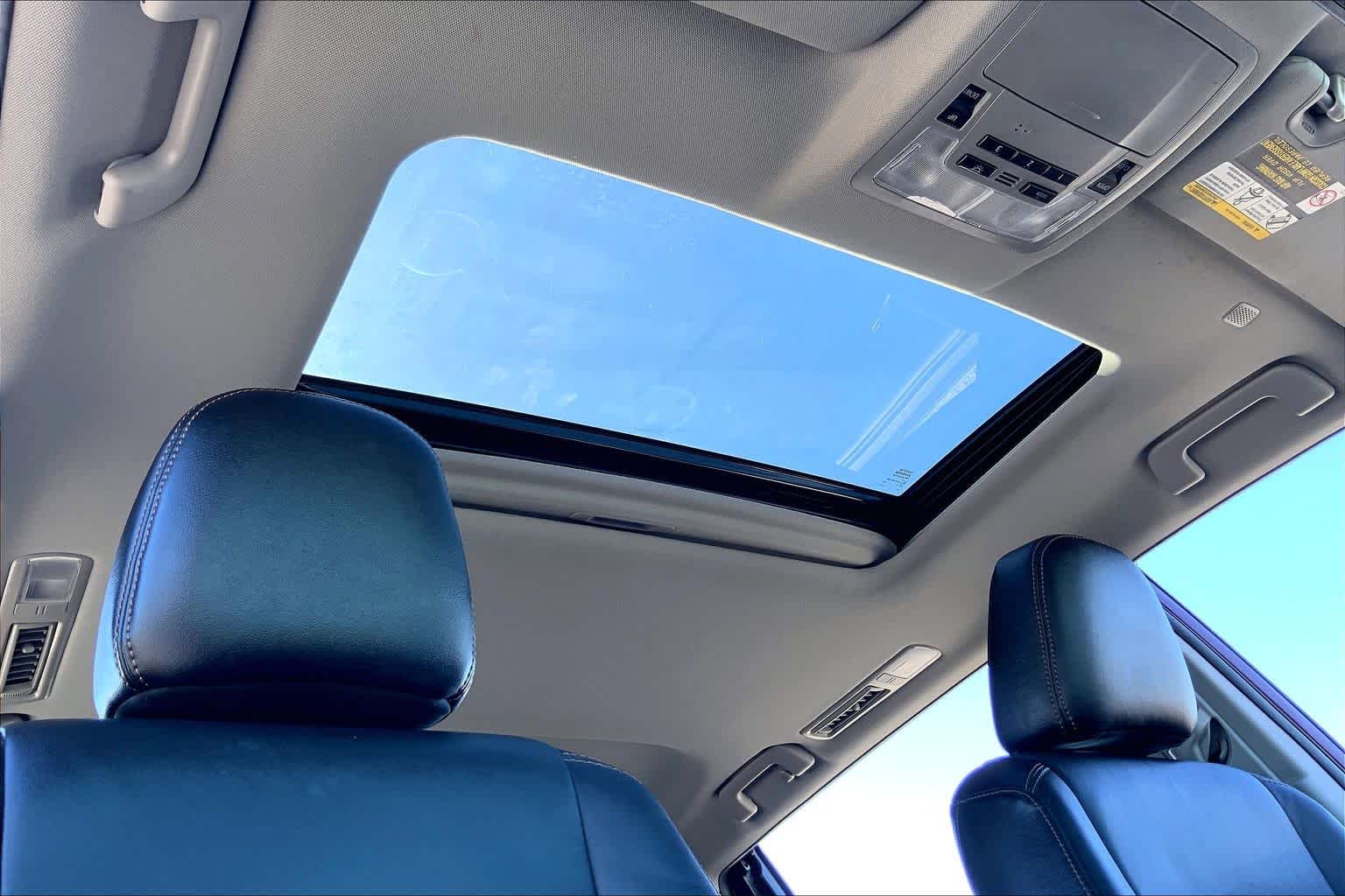 2019 Toyota Highlander photo 14 of 36