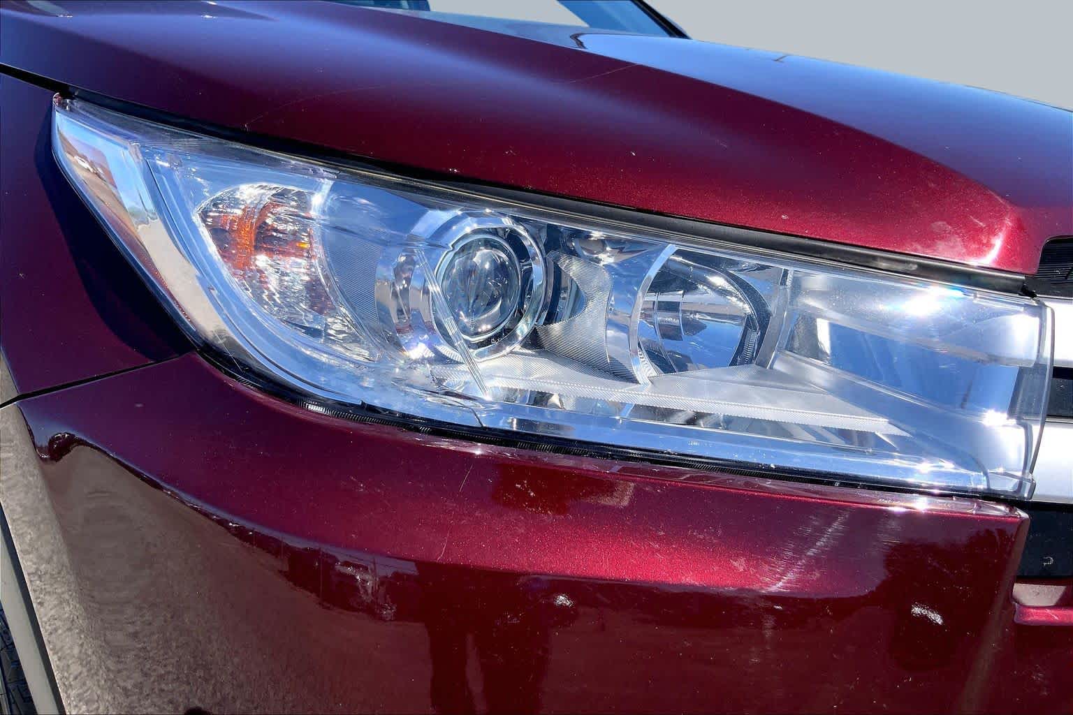 2019 Toyota Highlander photo 27 of 36