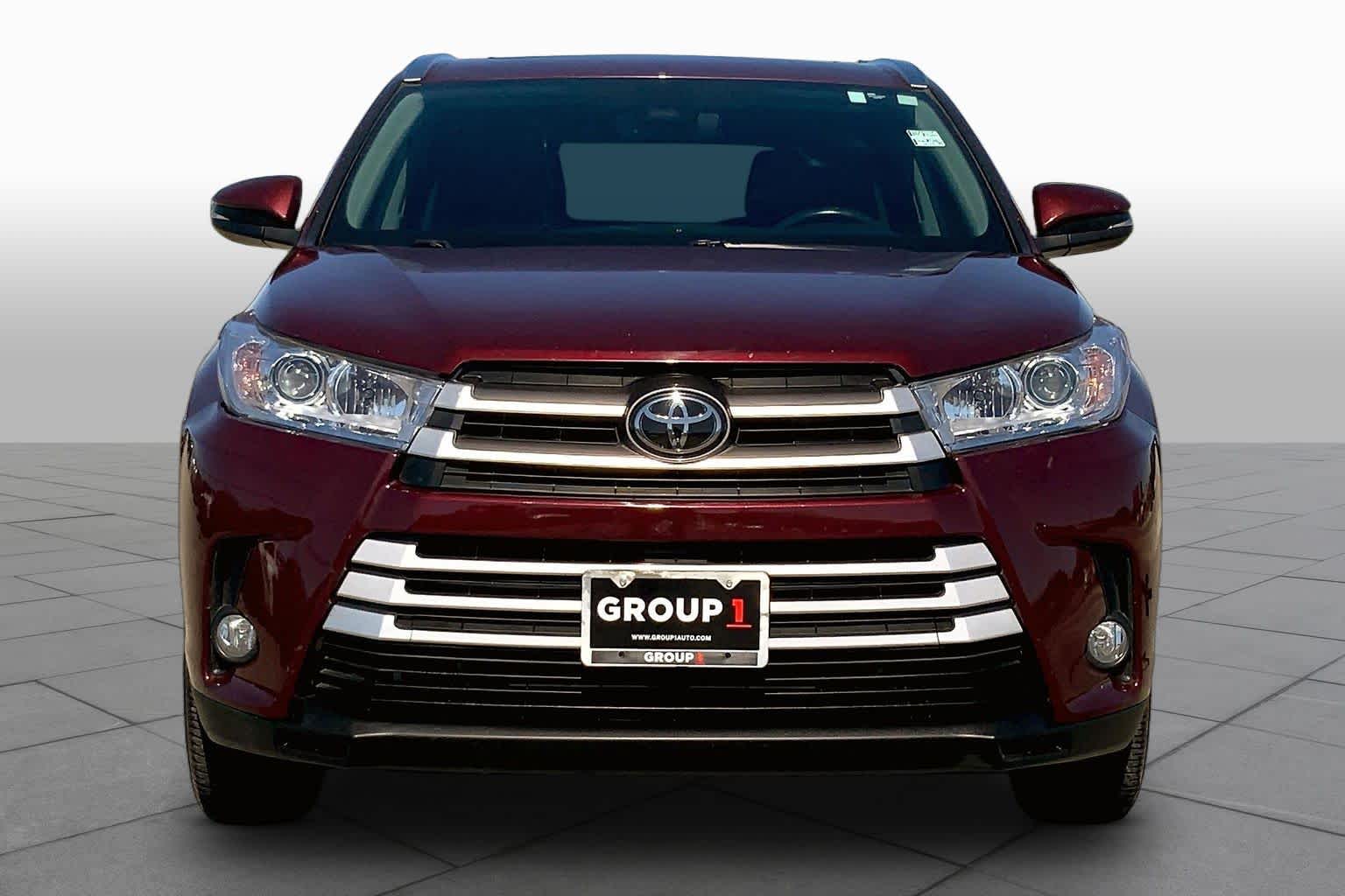 2019 Toyota Highlander photo 4 of 36