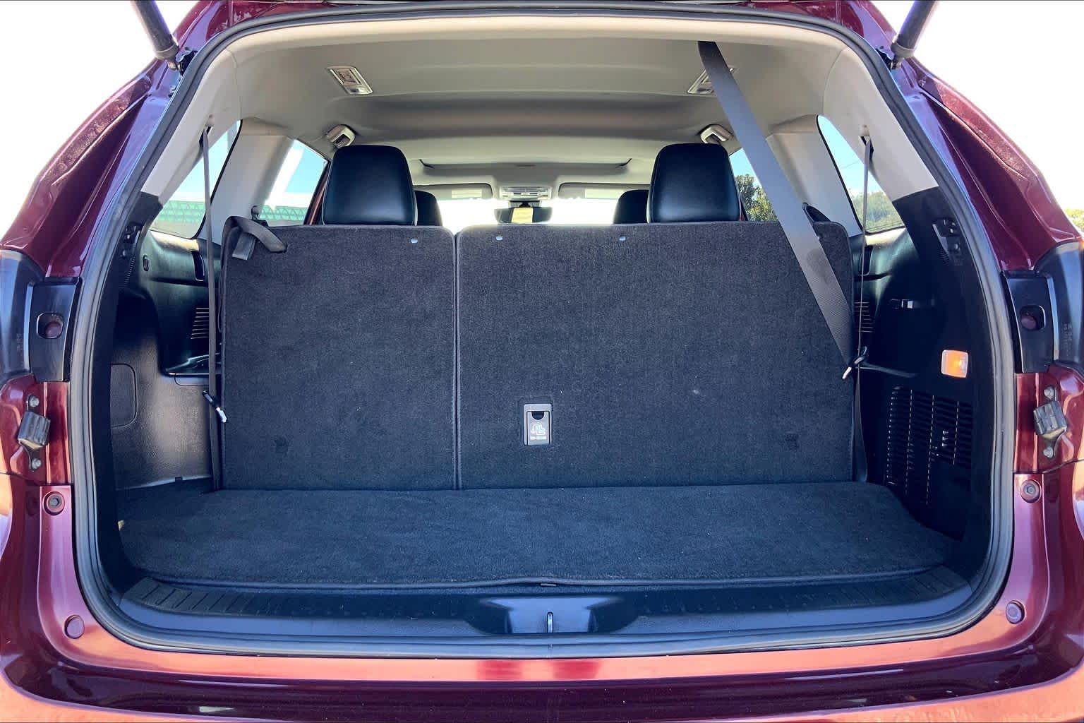 2019 Toyota Highlander photo 34 of 36