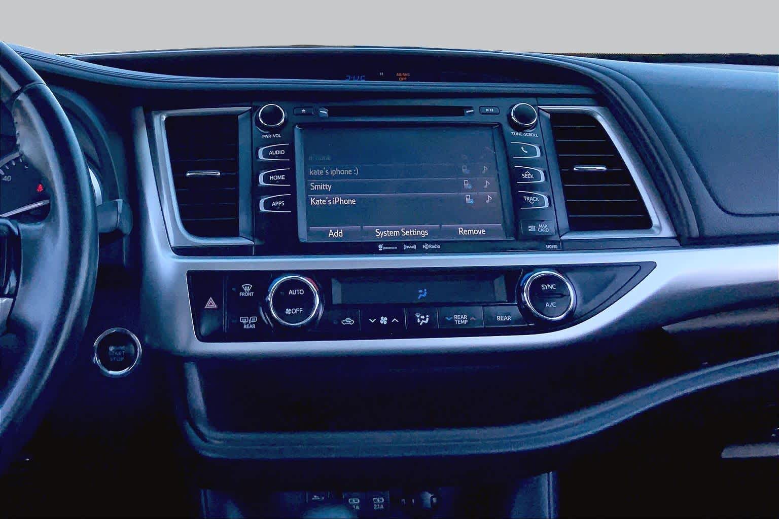 2019 Toyota Highlander photo 7 of 36