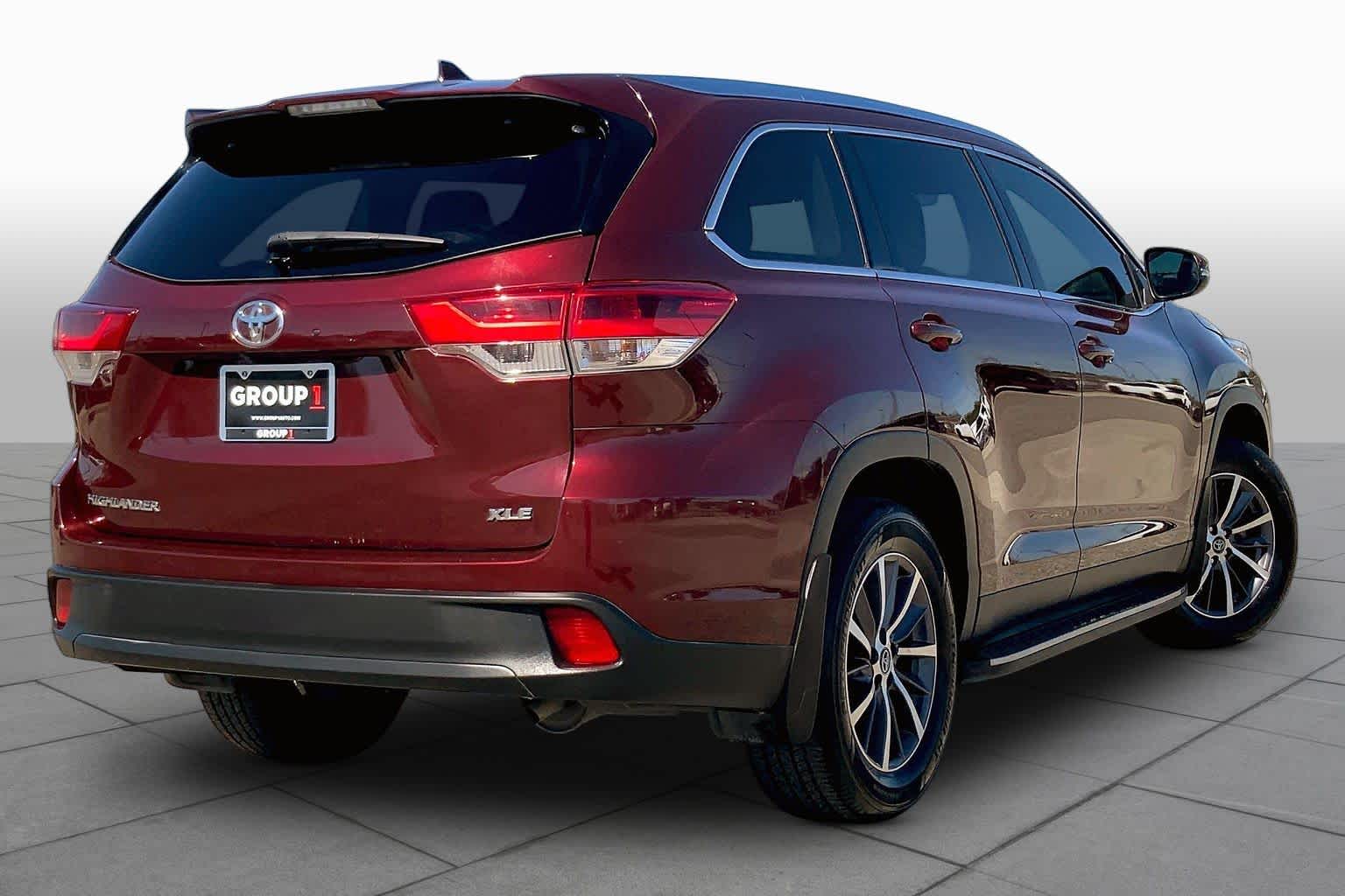 2019 Toyota Highlander photo 13 of 36