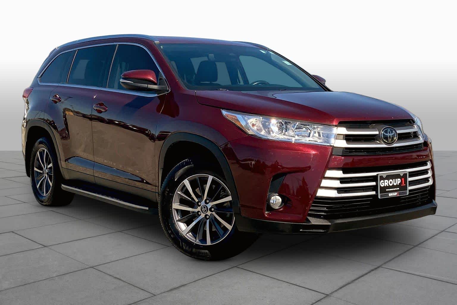 2019 Toyota Highlander photo 3 of 36