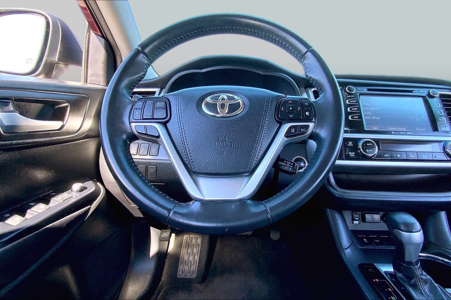 2019 Toyota Highlander photo 6 of 36
