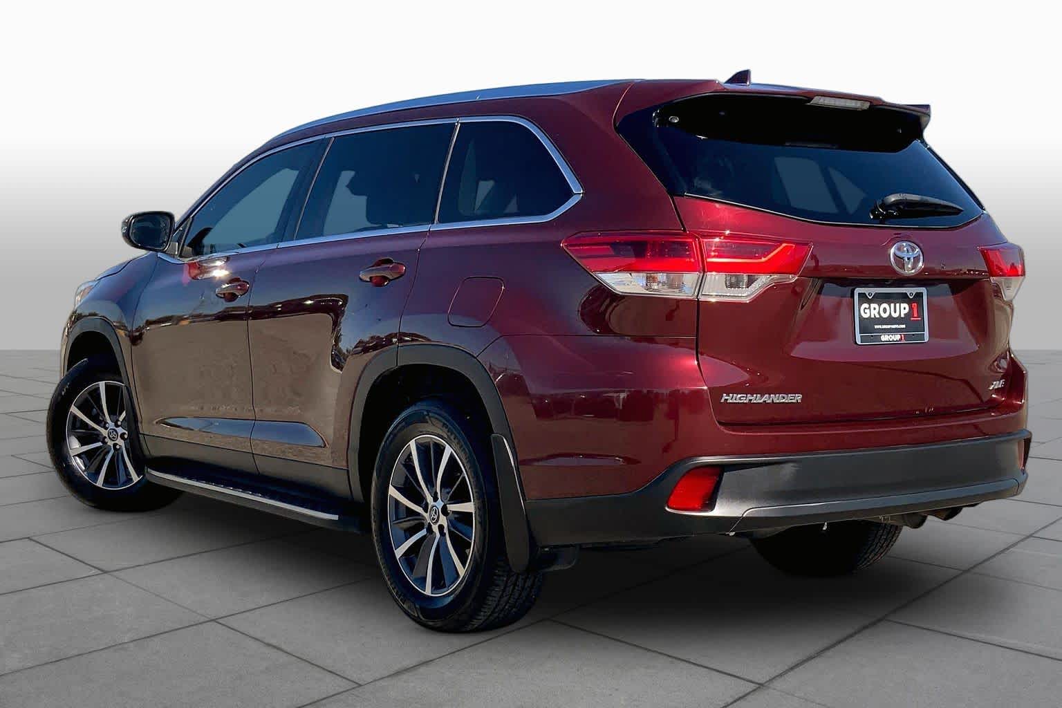 2019 Toyota Highlander photo 12 of 36