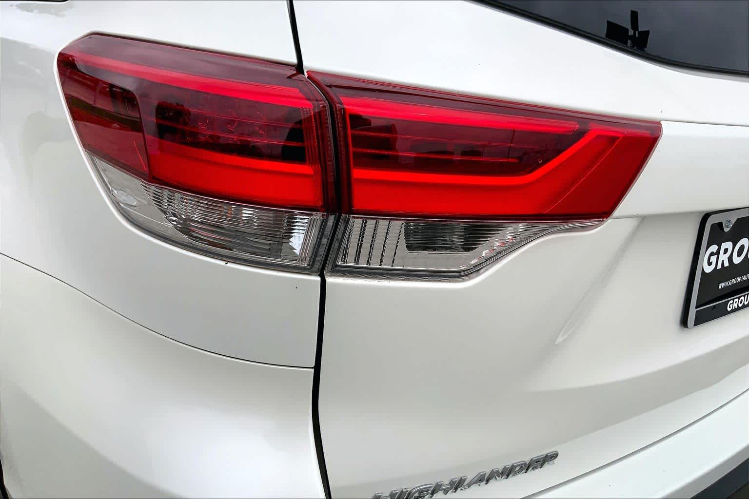 2019 Toyota Highlander XLE Blizzard Pearl at Lexus of Clear Lake