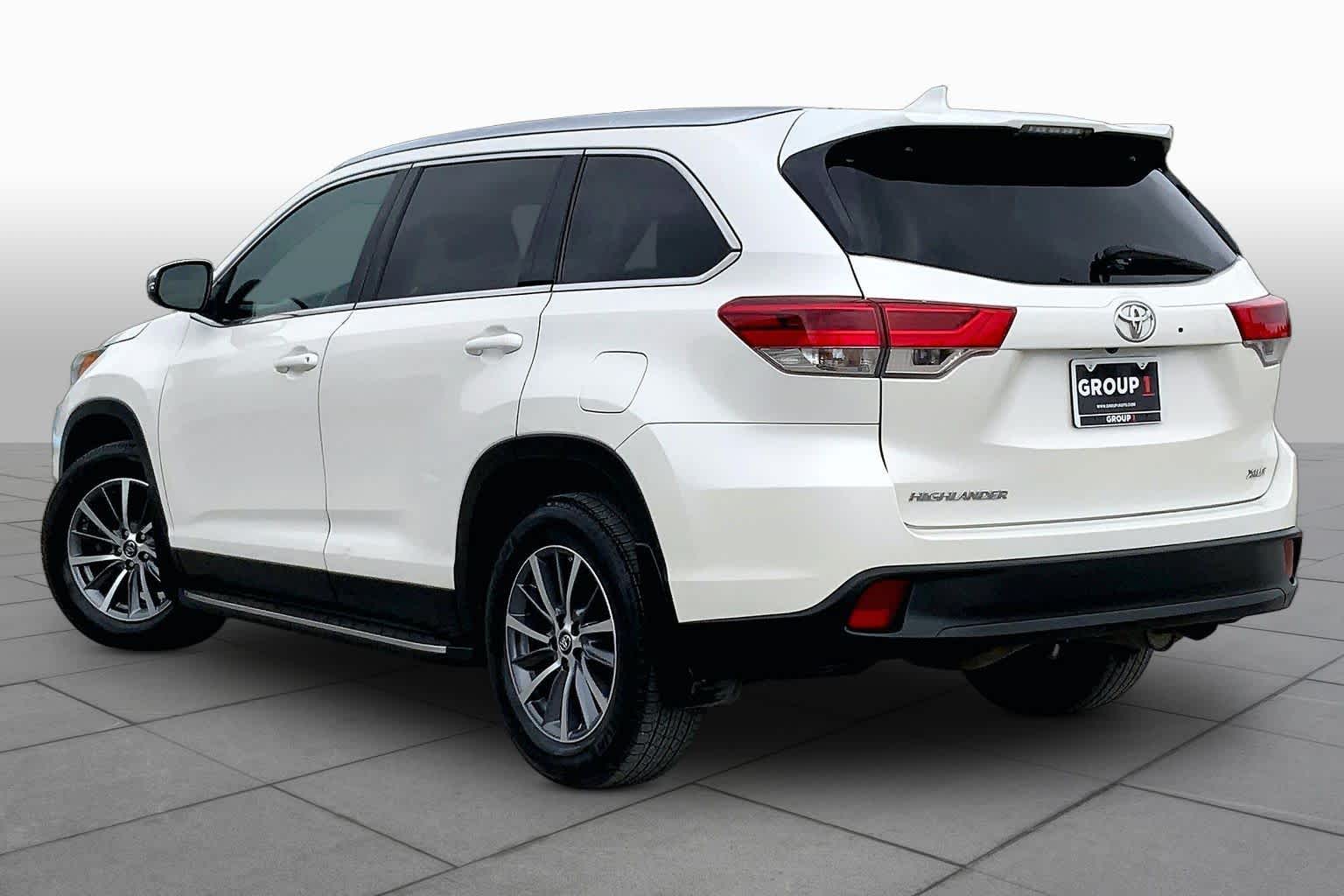 2019 Toyota Highlander XLE Blizzard Pearl at Lexus of Clear Lake