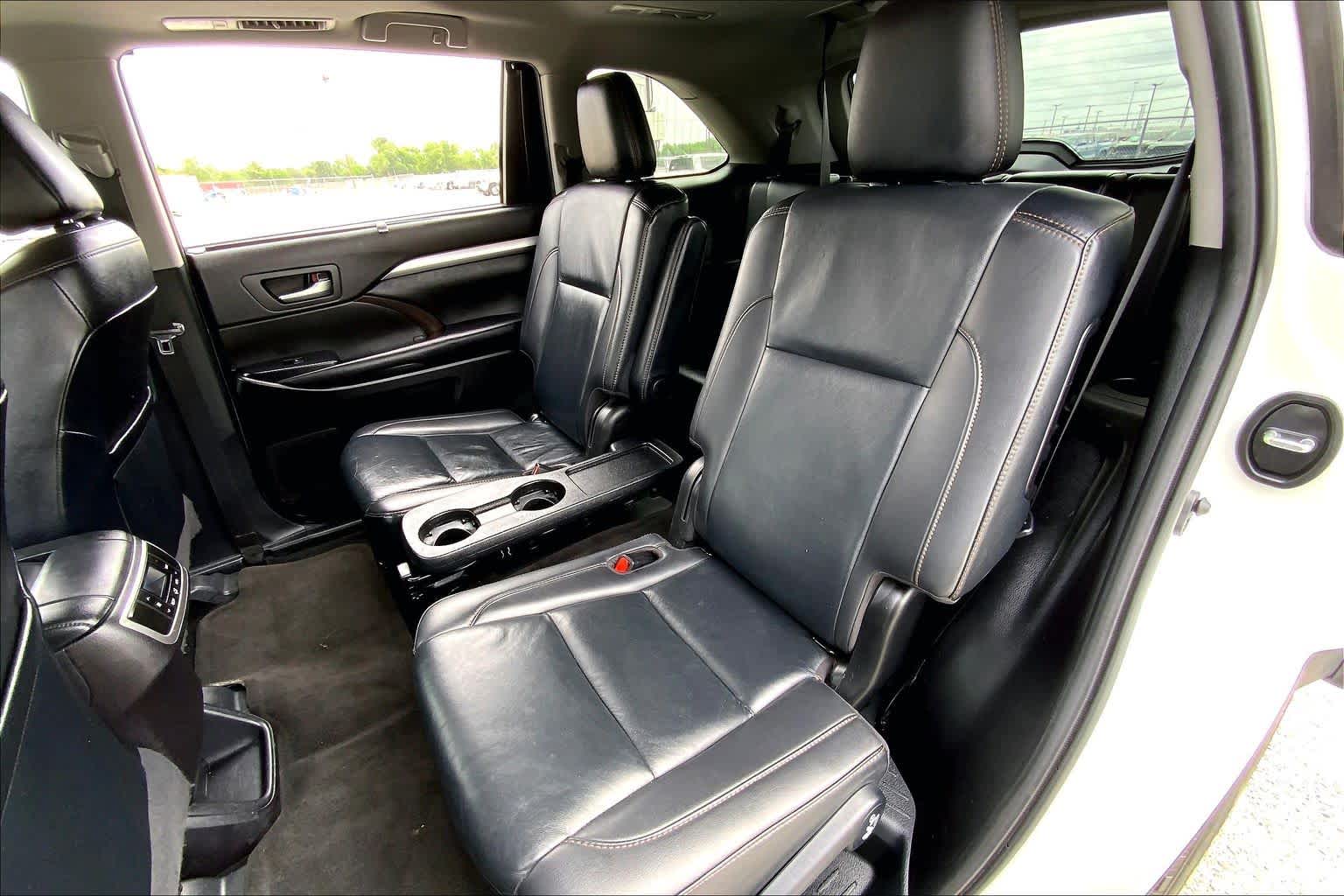 2019 Toyota Highlander XLE Blizzard Pearl at Lexus of Clear Lake