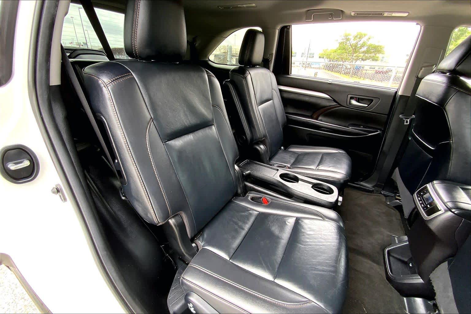 2019 Toyota Highlander XLE Blizzard Pearl at Lexus of Clear Lake